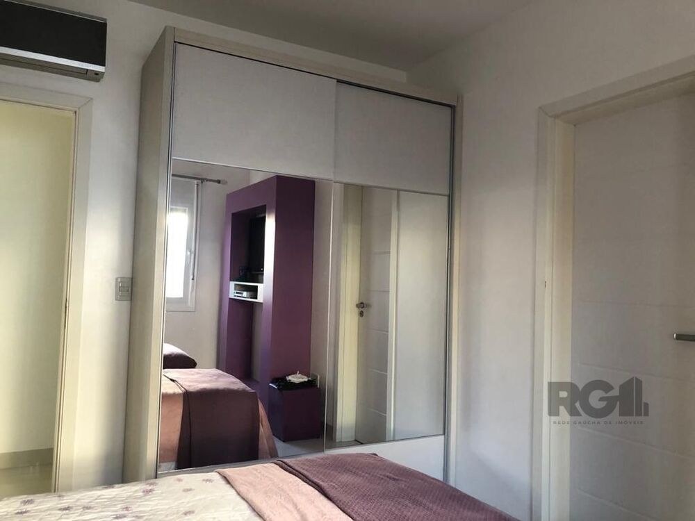 Casa de Condomínio à venda com 4 quartos, 218m² - Foto 2