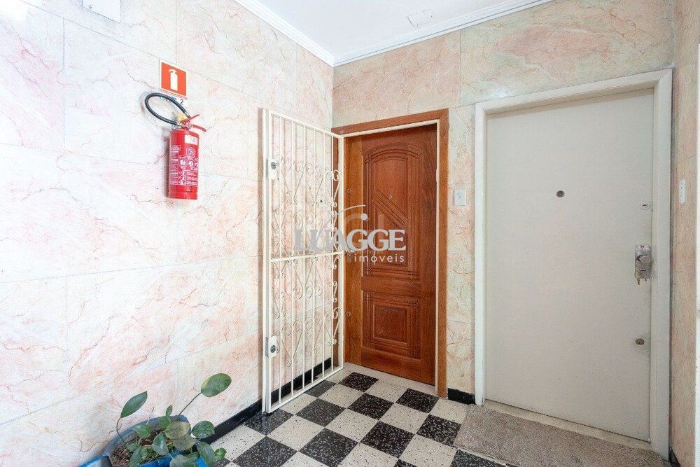 Apartamento à venda com 2 quartos, 75m² - Foto 4