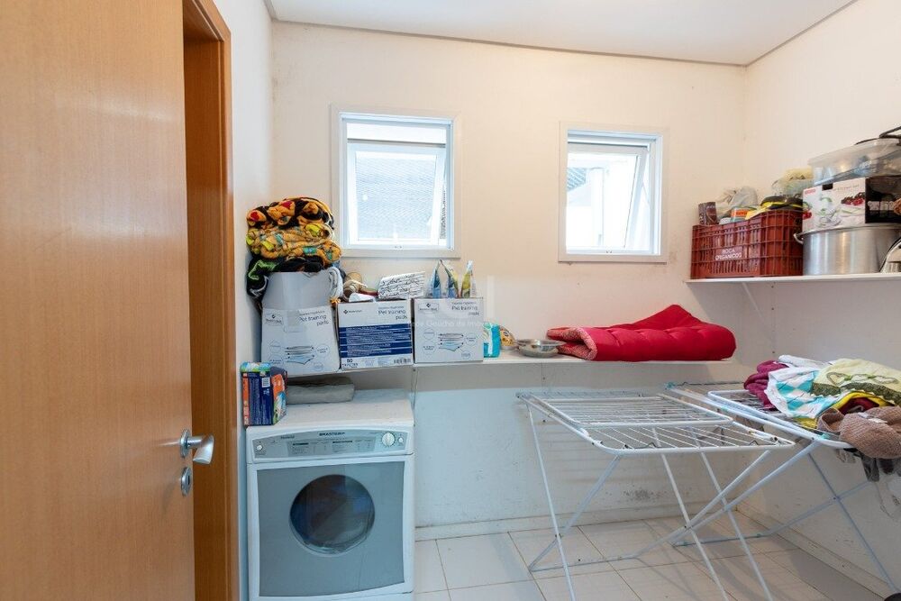 Casa à venda com 3 quartos, 332m² - Foto 4