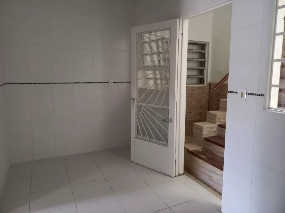 Casa à venda com 3 quartos, 241m² - Foto 2