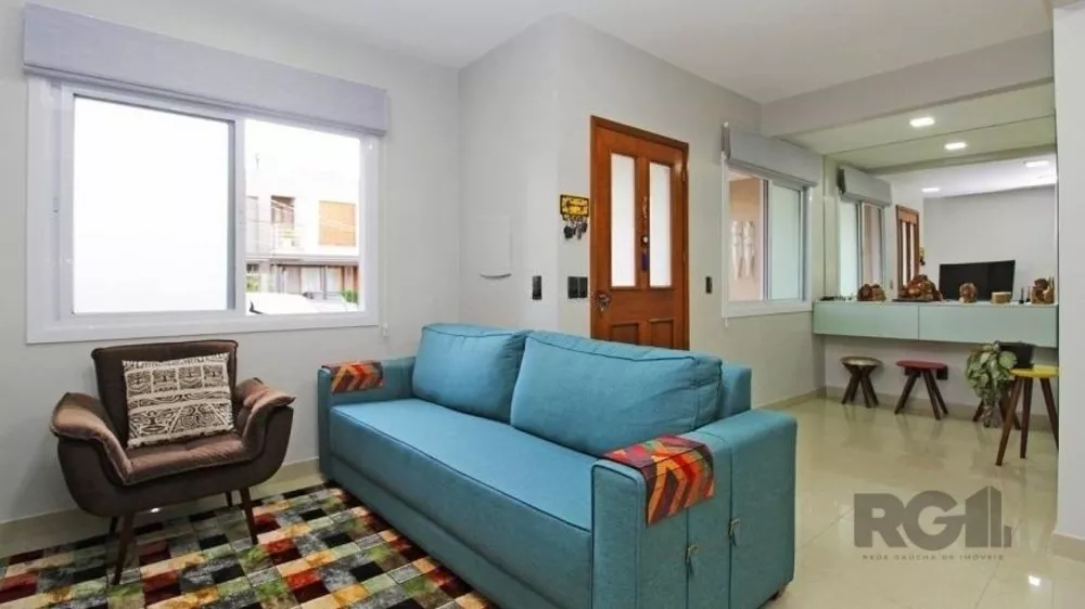 Casa à venda com 3 quartos, 131m² - Foto 1