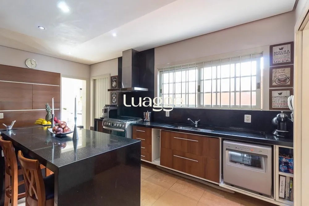 Casa, 4 quartos, 728 m² - Foto 1
