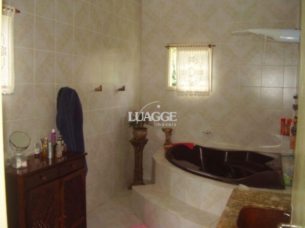 Chácara à venda com 3 quartos, 307m² - Foto 1