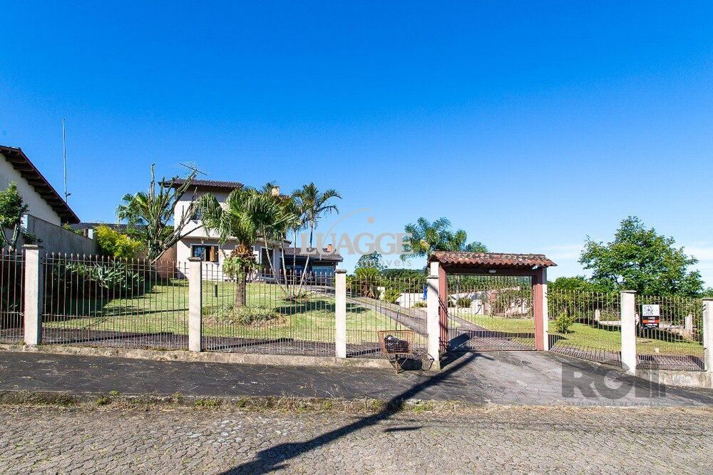 Casa à venda com 3 quartos, 251m² - Foto 4