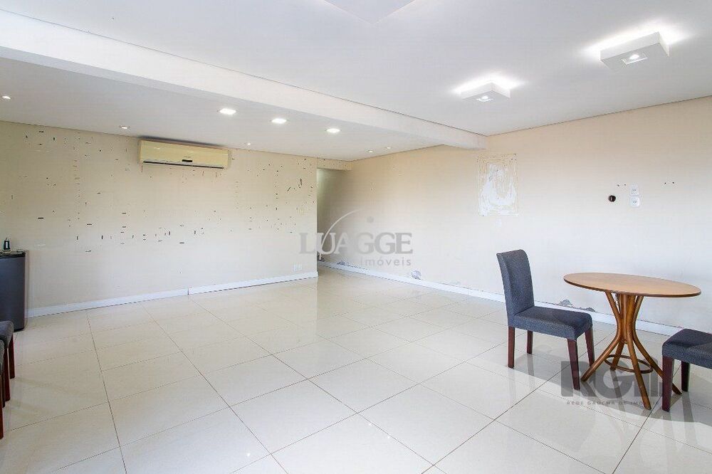 Casa à venda com 3 quartos, 251m² - Foto 2