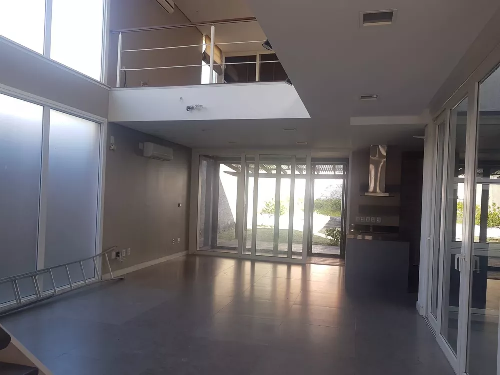 Casa à venda com 2 quartos, 191m² - Foto 2