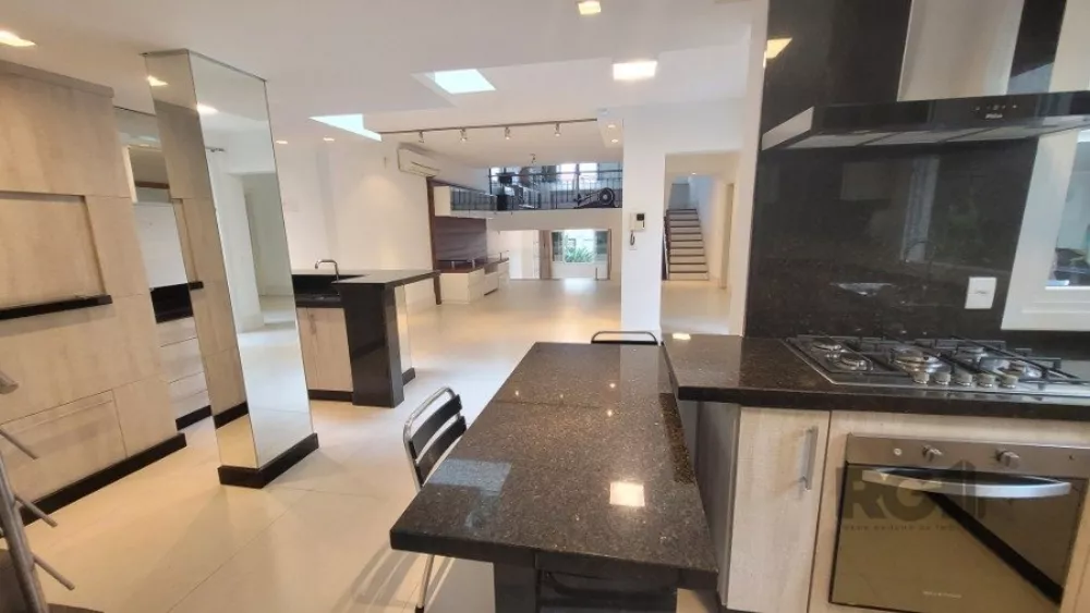 Casa à venda com 4 quartos, 191m² - Foto 2