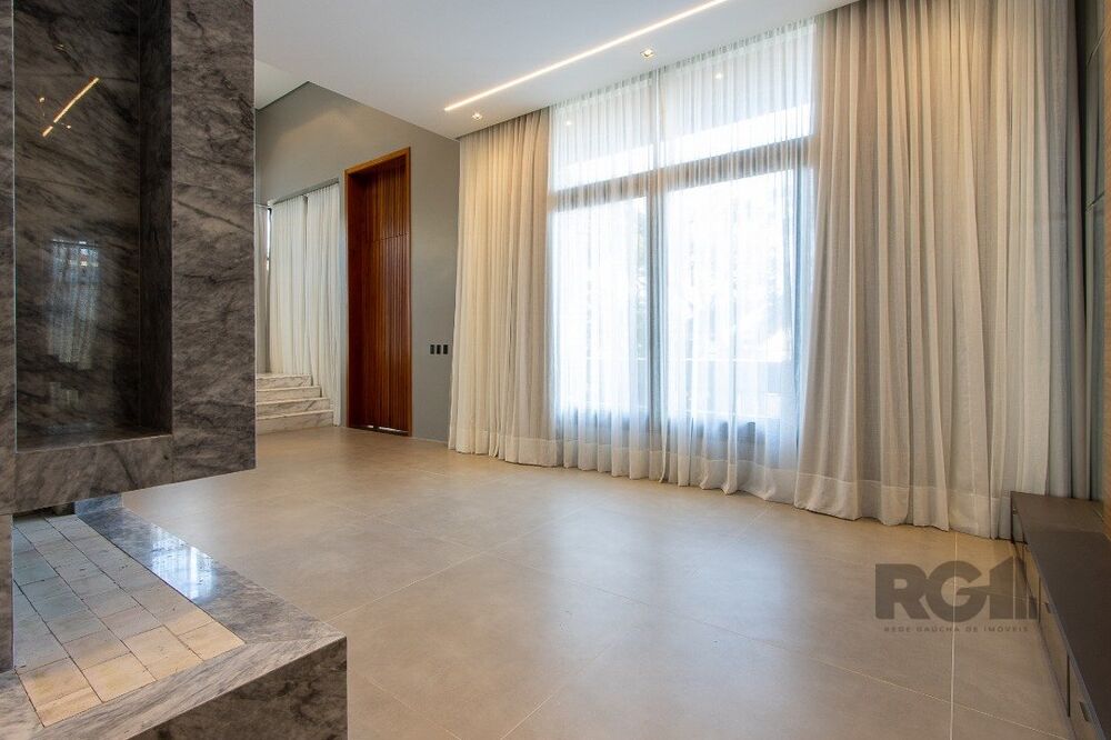 Casa à venda com 3 quartos, 379m² - Foto 1