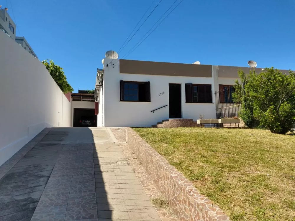 Casa à venda com 2 quartos, 299m² - Foto 1