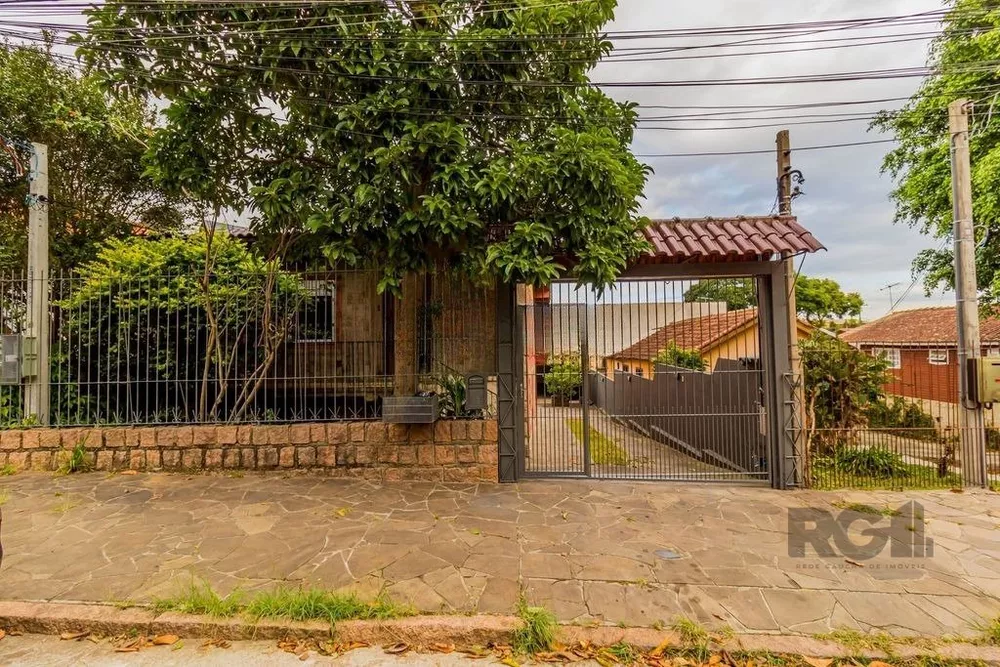 Casa à venda com 4 quartos, 230m² - Foto 1