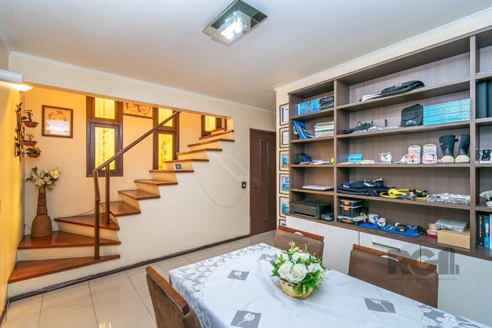 Casa à venda com 4 quartos, 173m² - Foto 1