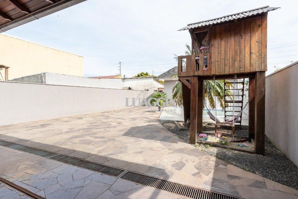 Casa à venda com 2 quartos, 215m² - Foto 4