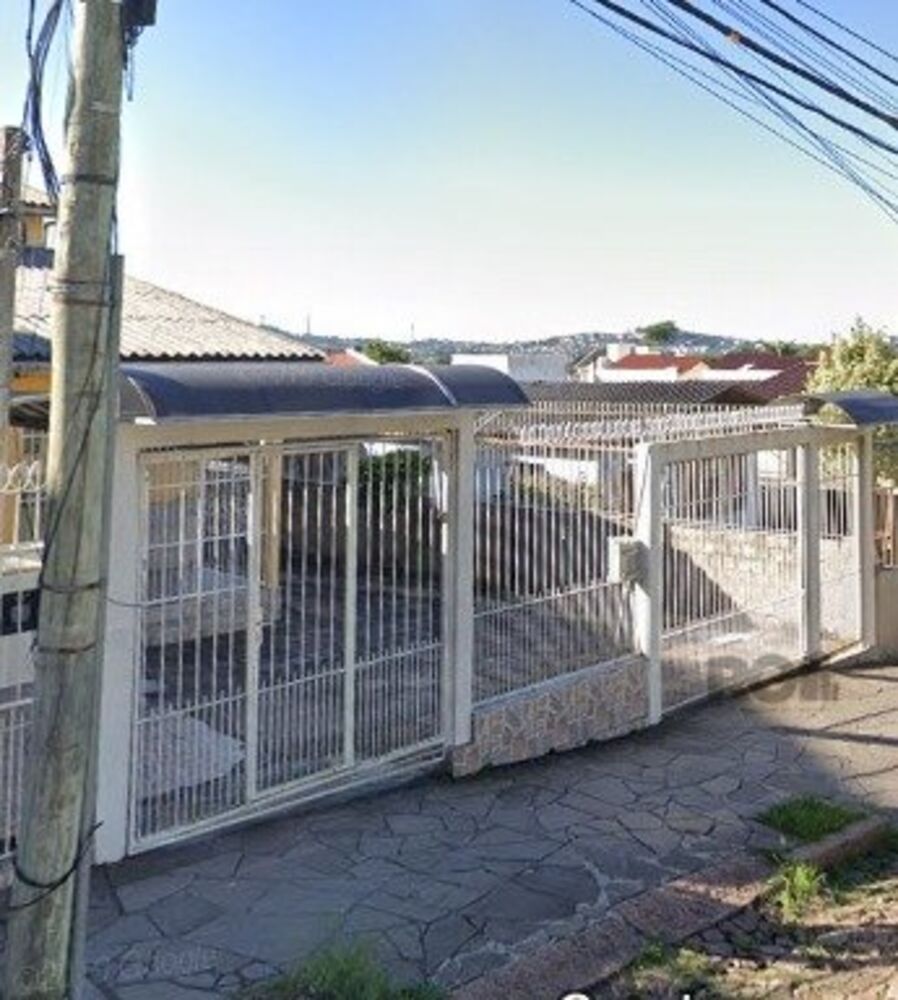 Casa à venda com 3 quartos, 264m² - Foto 1