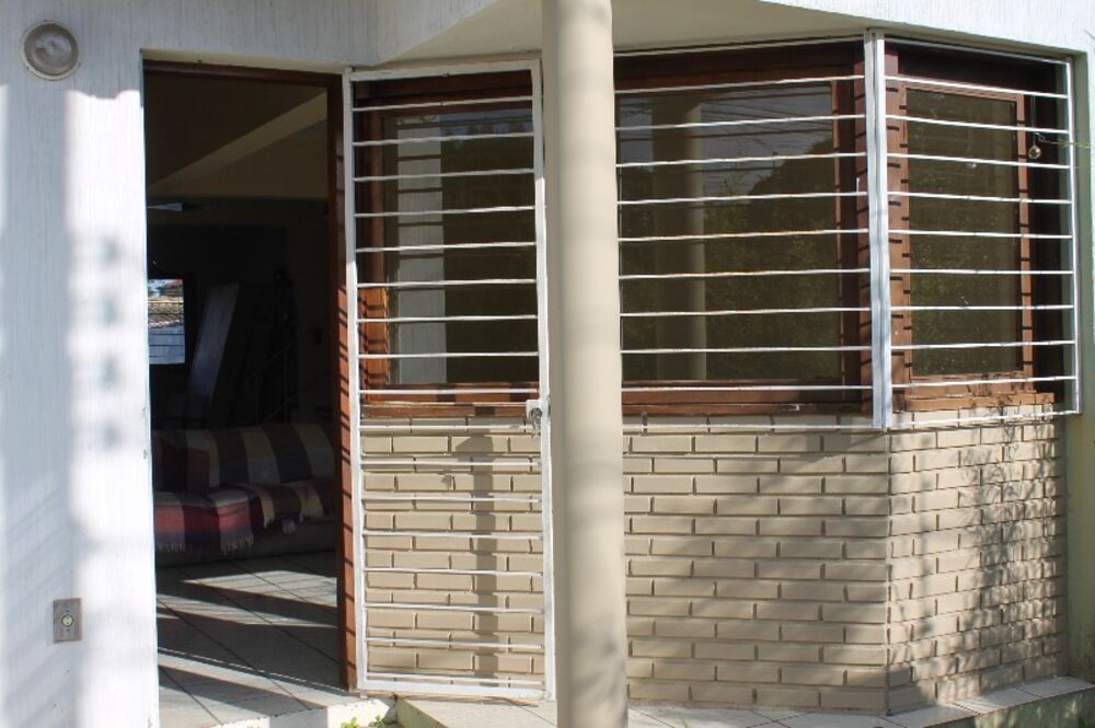 Casa à venda com 4 quartos, 254m² - Foto 2