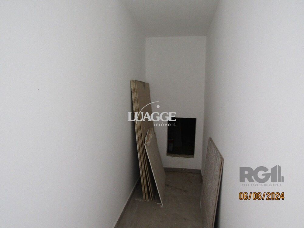 Casa de Condomínio à venda com 3 quartos, 241m² - Foto 2