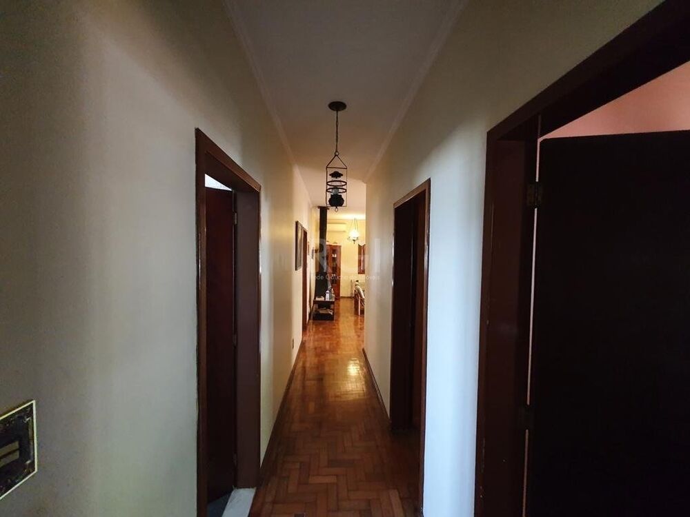 Casa à venda com 4 quartos, 249m² - Foto 1