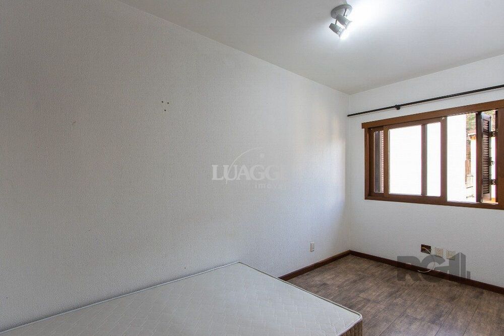 Casa à venda com 4 quartos, 231m² - Foto 2
