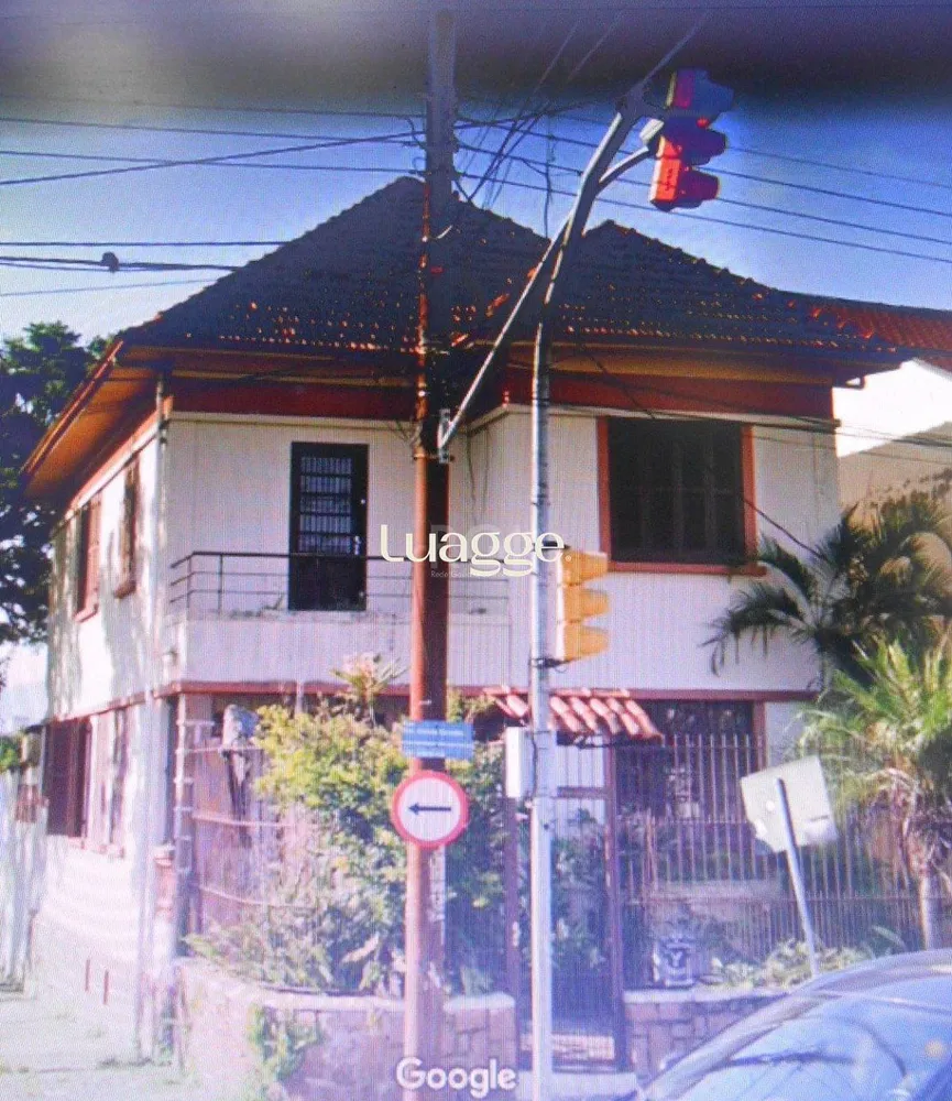 Casa, 3 quartos, 241 m² - Foto 1