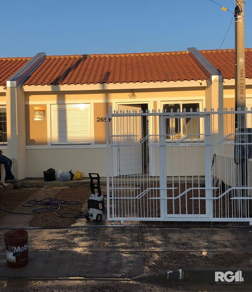 Casa à venda com 2 quartos, 47m² - Foto 1
