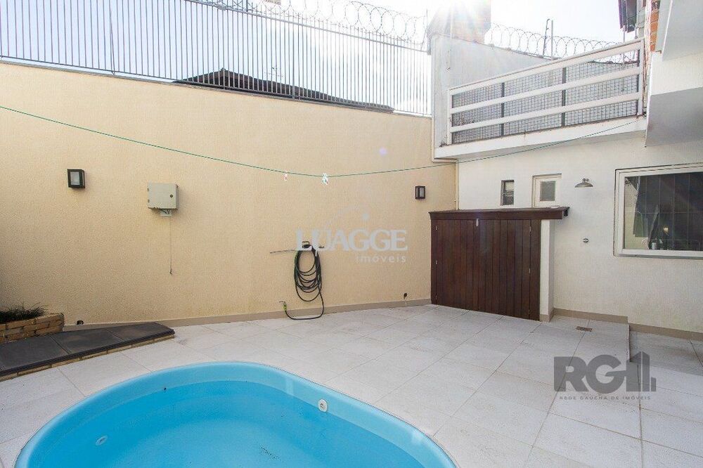 Casa de Condomínio à venda com 3 quartos, 217m² - Foto 3