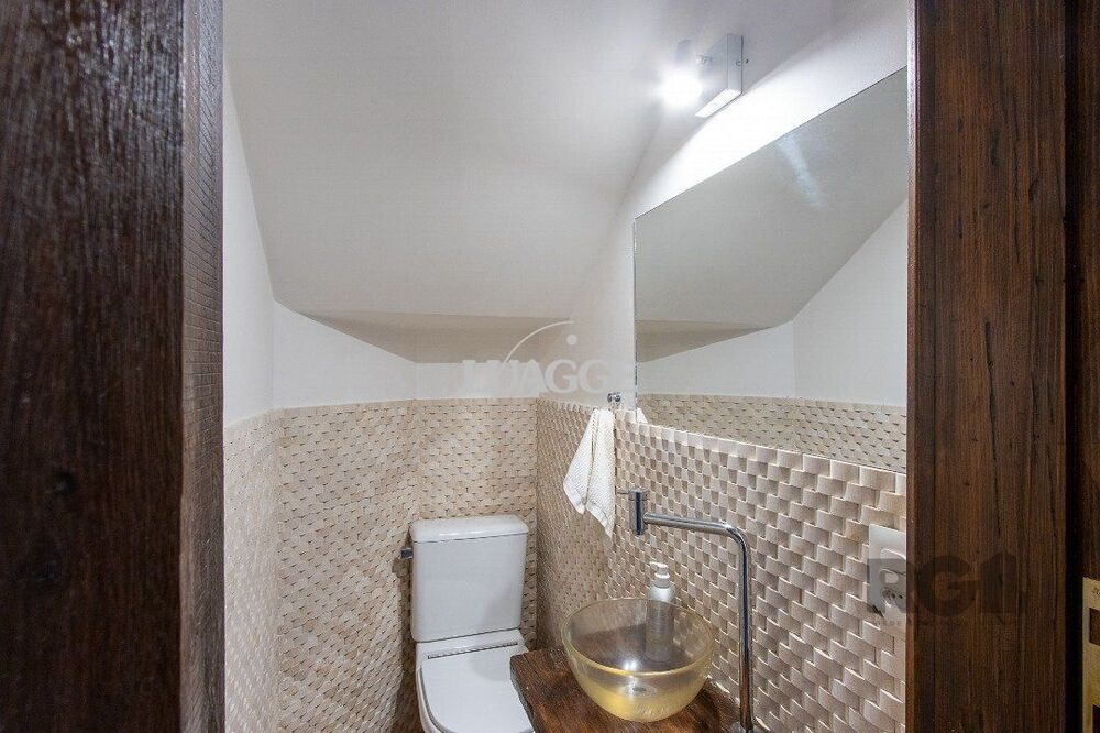 Casa de Condomínio à venda com 3 quartos, 217m² - Foto 2