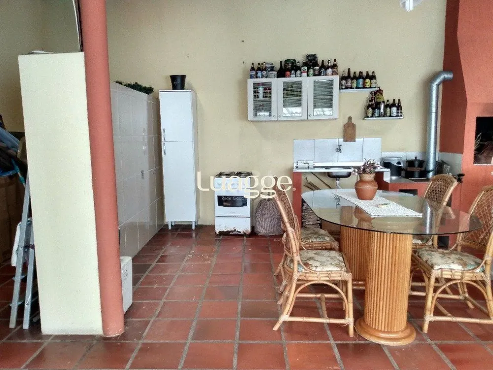 Casa, 3 quartos, 201 m² - Foto 1