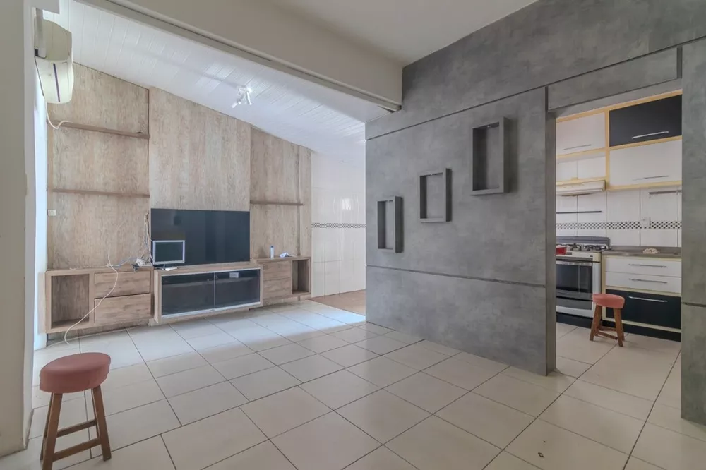 Casa à venda com 3 quartos, 160m² - Foto 1