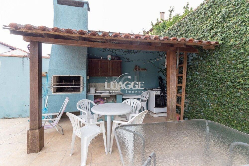 Casa à venda com 3 quartos, 247m² - Foto 2
