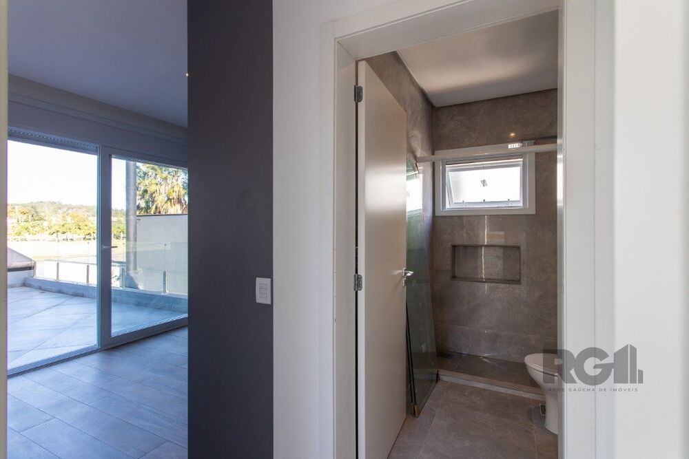 Casa de Condomínio para alugar com 4 quartos, 297m² - Foto 2