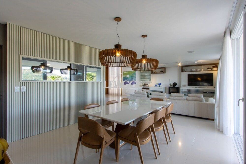 Casa de Condomínio à venda com 3 quartos, 340m² - Foto 1