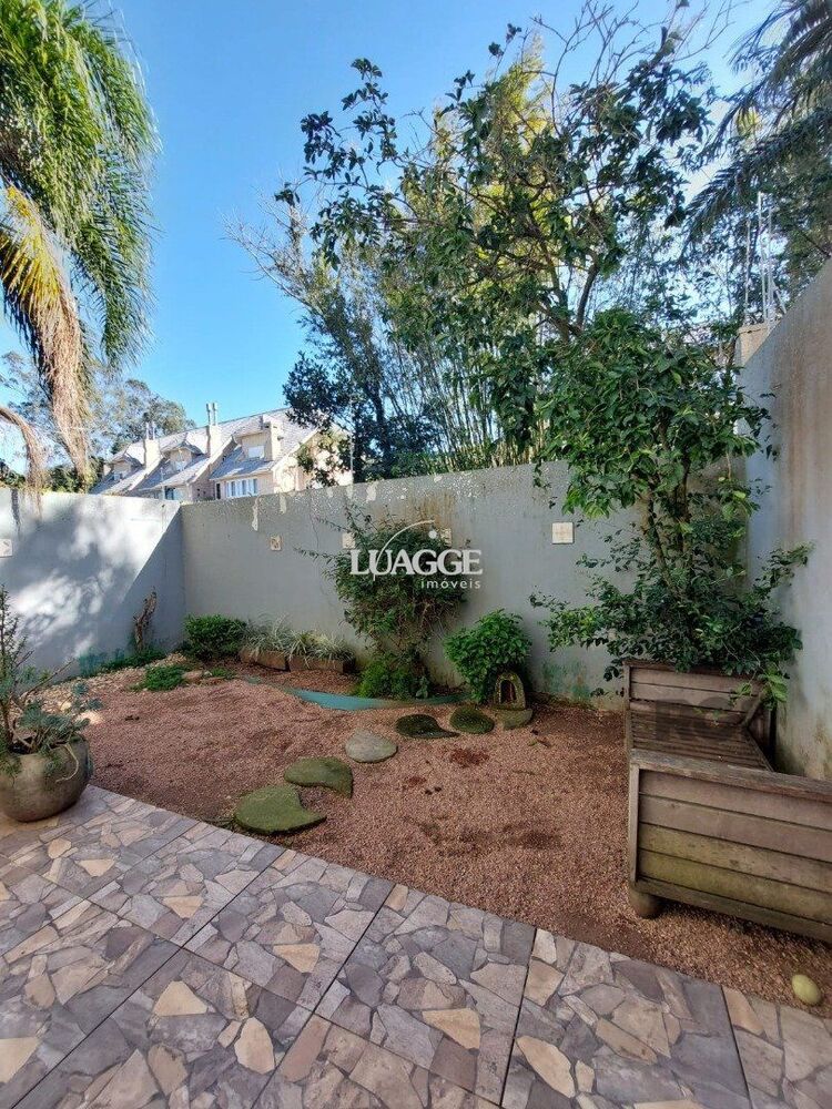 Casa de Condomínio à venda com 3 quartos, 224m² - Foto 1