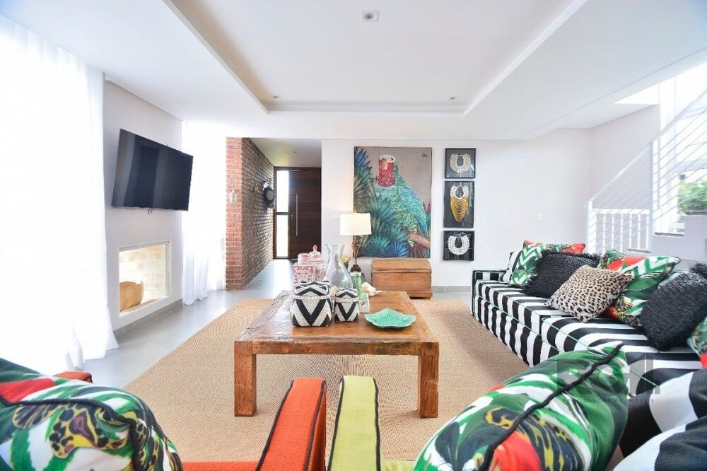 Casa de Condomínio à venda com 4 quartos, 219m² - Foto 2