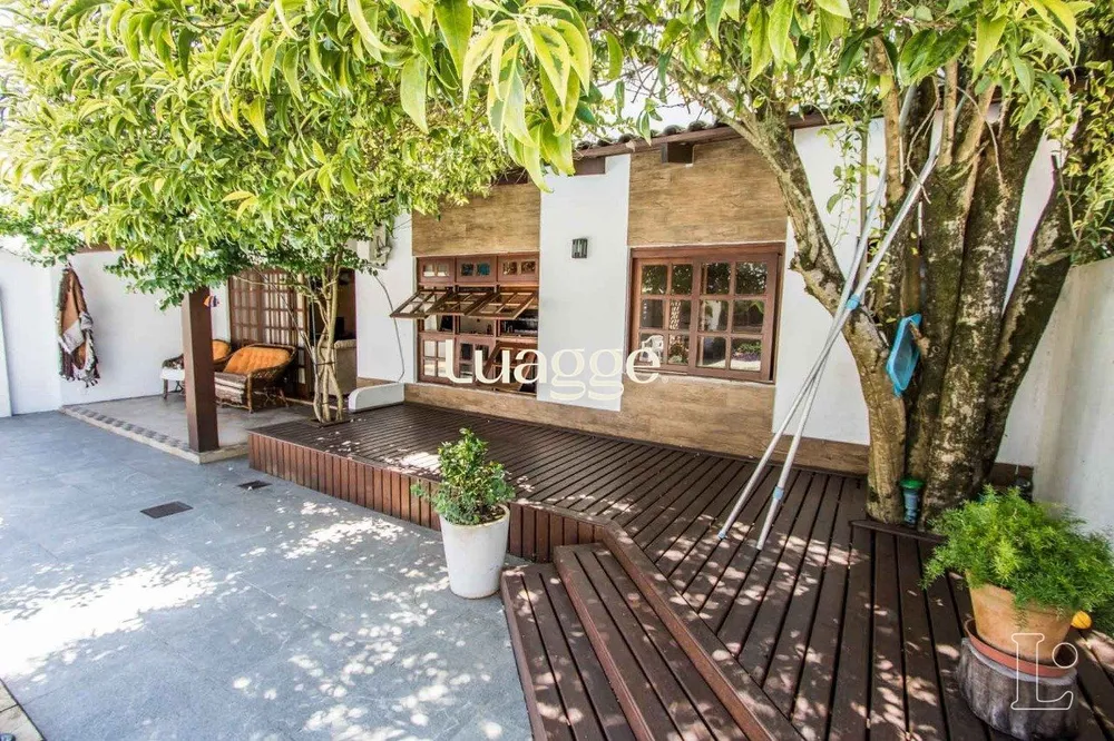 Casa, 4 quartos, 239 m² - Foto 1