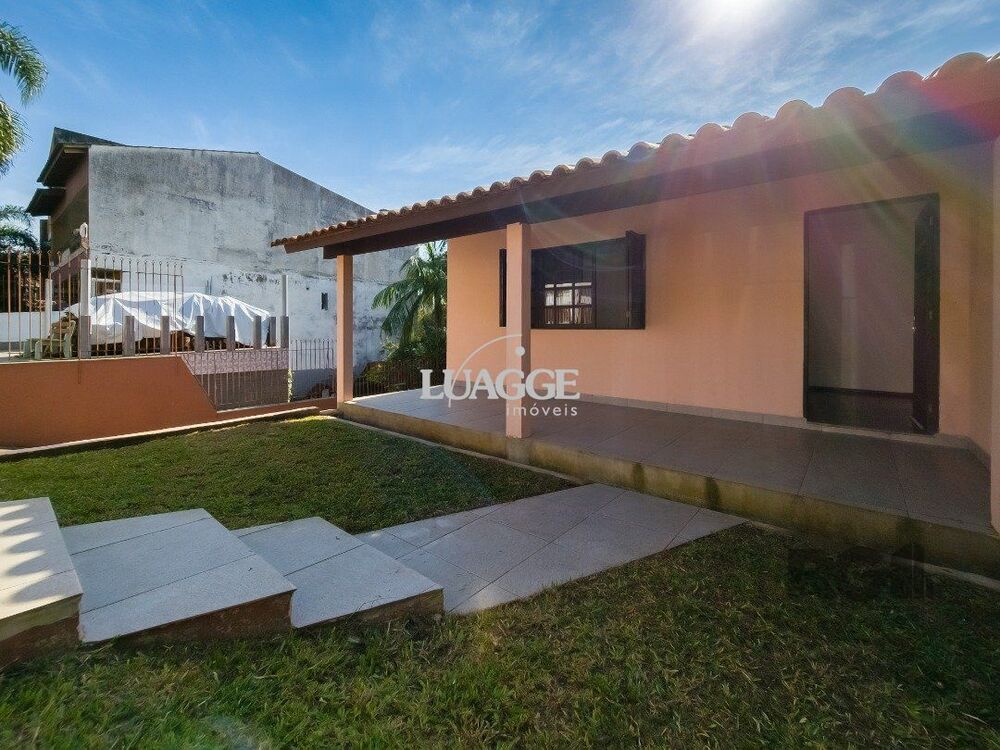 Casa à venda com 3 quartos, 229m² - Foto 1