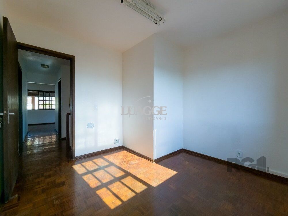 Casa à venda com 3 quartos, 229m² - Foto 4