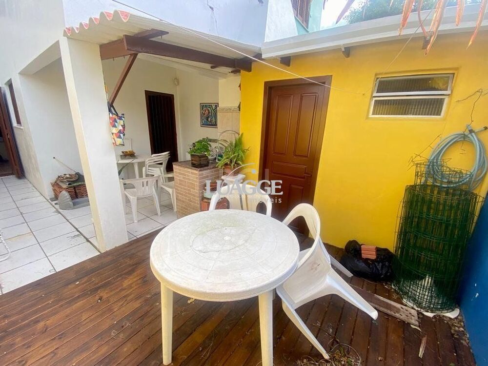 Casa à venda com 3 quartos, 129m² - Foto 2
