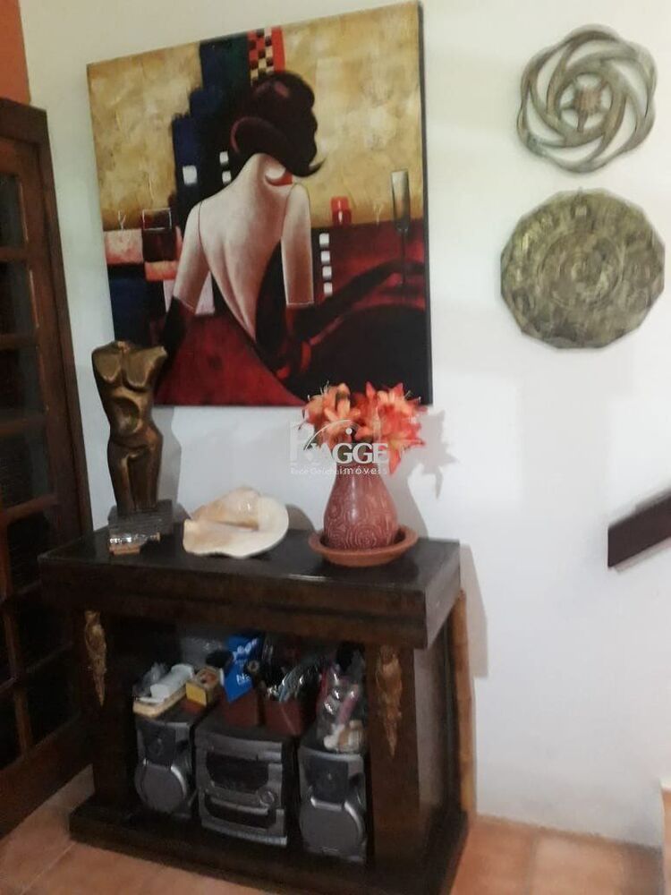 Casa à venda com 3 quartos, 129m² - Foto 1