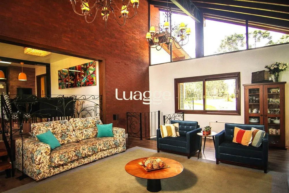 Casa, 3 quartos, 236 m² - Foto 1