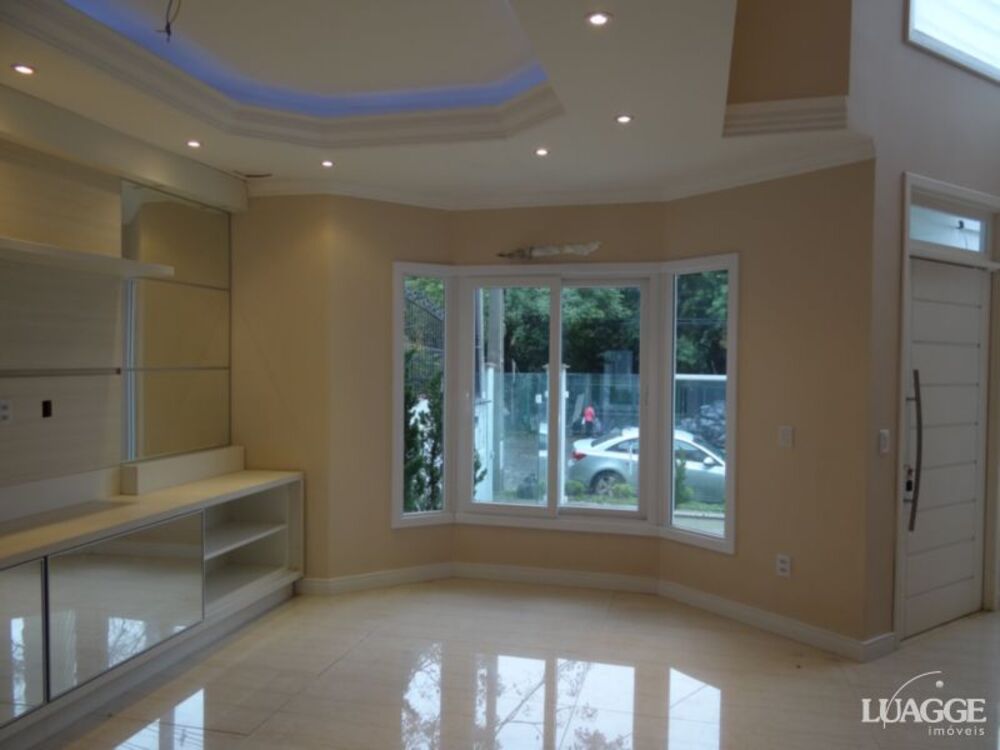 Casa à venda com 3 quartos, 305m² - Foto 1