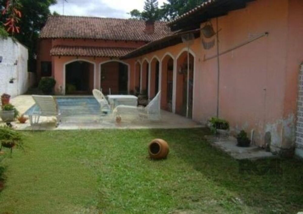 Casa à venda com 4 quartos, 225m² - Foto 2