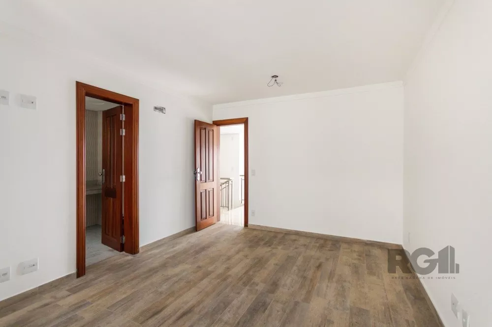 Casa de Condomínio à venda com 3 quartos, 250m² - Foto 2