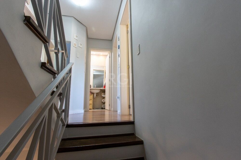Casa de Condomínio à venda com 4 quartos, 252m² - Foto 2