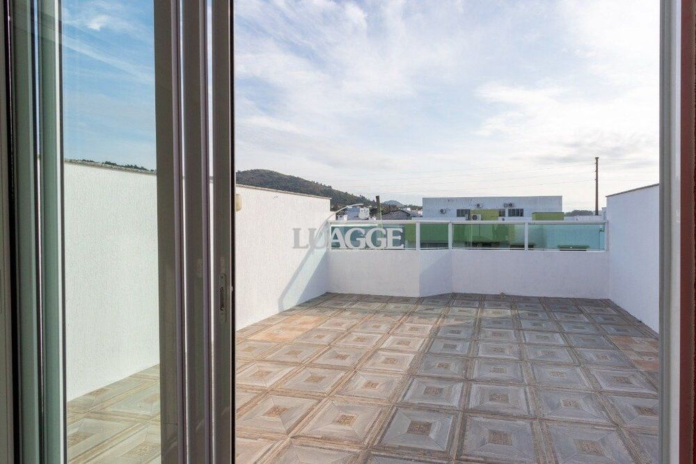 Casa à venda com 3 quartos, 179m² - Foto 4