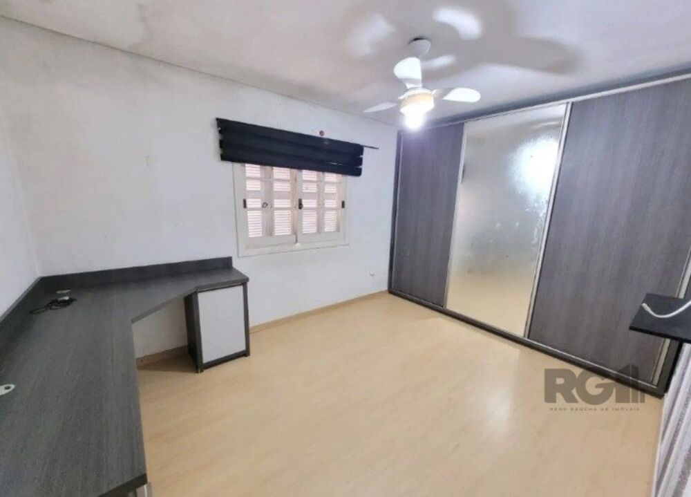 Casa de Condomínio para alugar com 4 quartos, 300m² - Foto 2