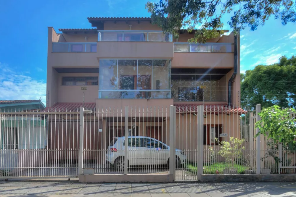 Casa à venda com 3 quartos, 325m² - Foto 1