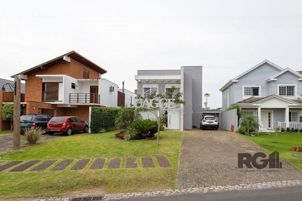 Casa de Condomínio à venda com 3 quartos, 271m² - Foto 1