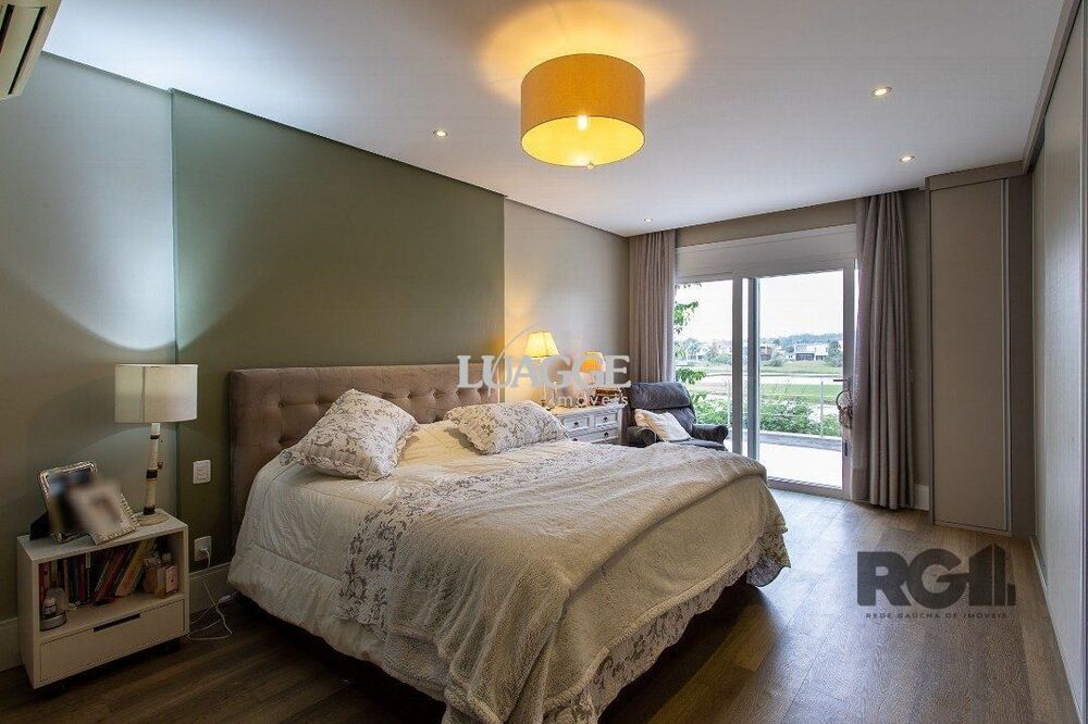 Casa de Condomínio à venda com 3 quartos, 271m² - Foto 2