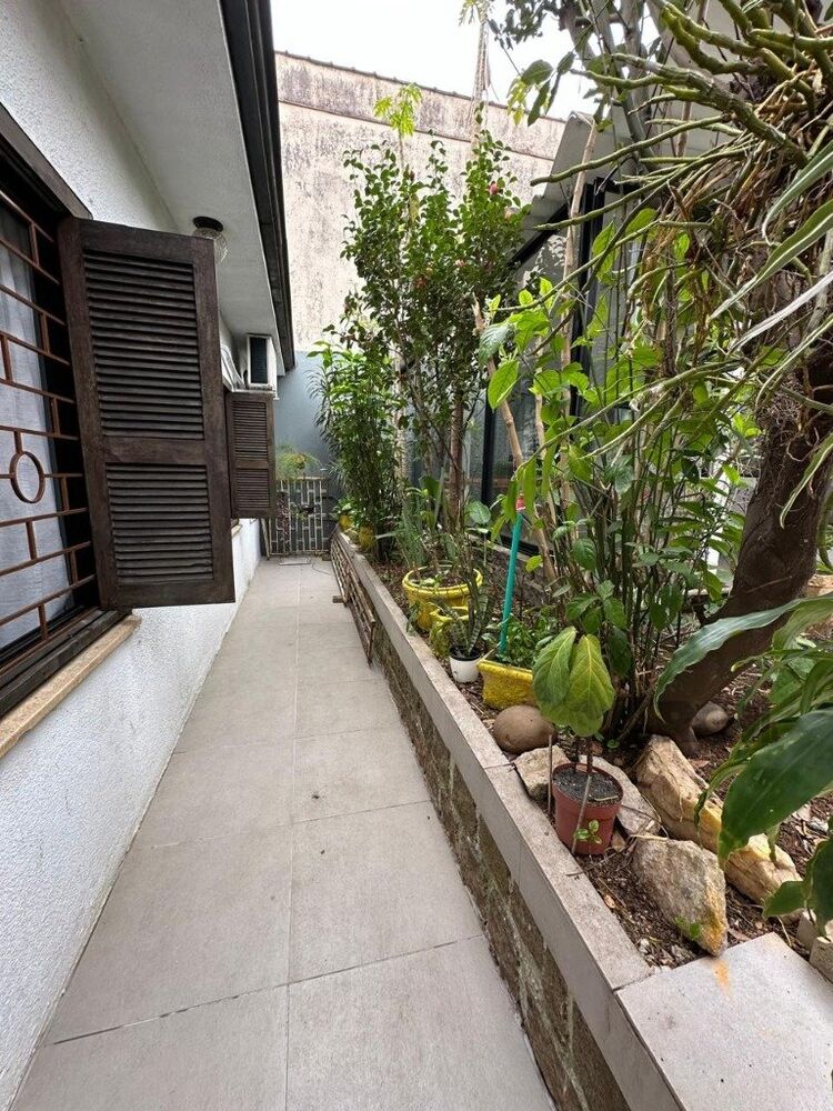 Casa à venda com 3 quartos, 262m² - Foto 1