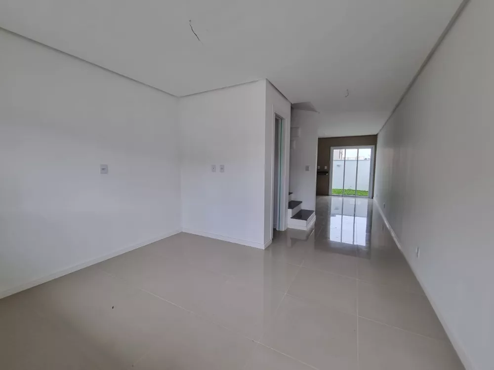 Casa à venda com 2 quartos, 77m² - Foto 2