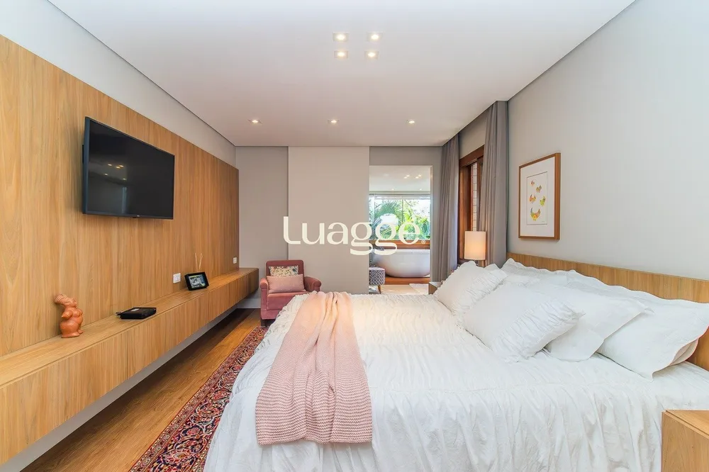 Apartamento, 3 quartos, 198 m² - Foto 1